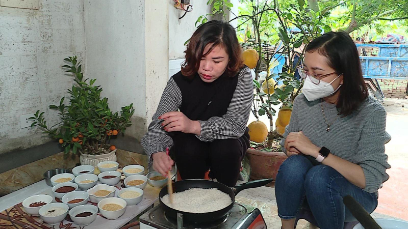 Người thổi hồn cho tranh gạo