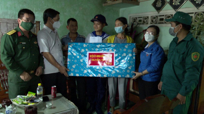 Bắt đầu giao nhận qu&acirc;n tr&ecirc;n cả nước