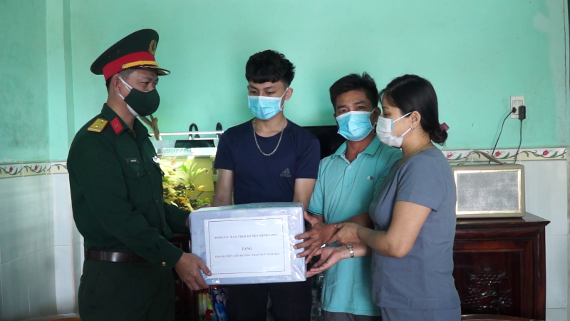 Thanh niên Quảng Ngãi trước ngày lên đường nhập ngũ