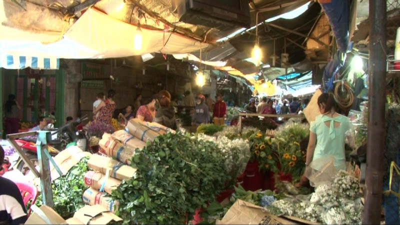 Gi&aacute; hoa hồng ở TP.HCM tăng 4-5 lần dịp Valentine