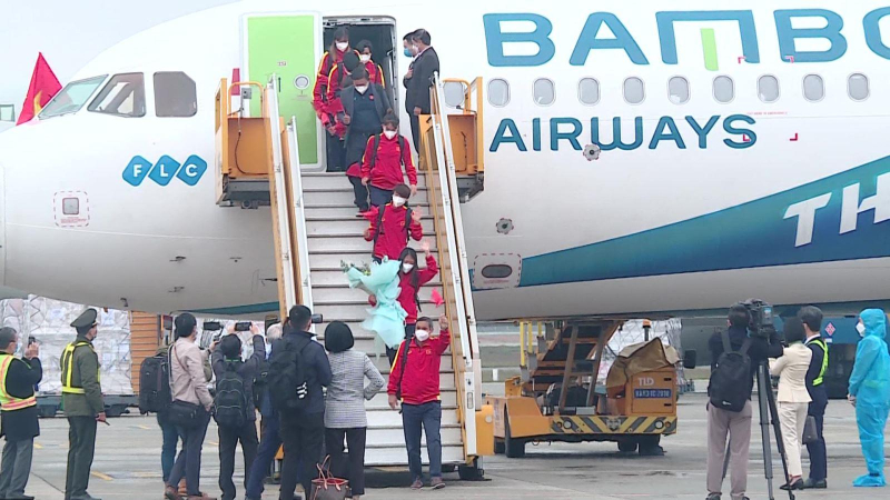 Đội tuyển bóng đá nữ về nước