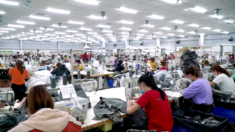 Công nhân trở lại làm việc sau kỳ nghỉ tết