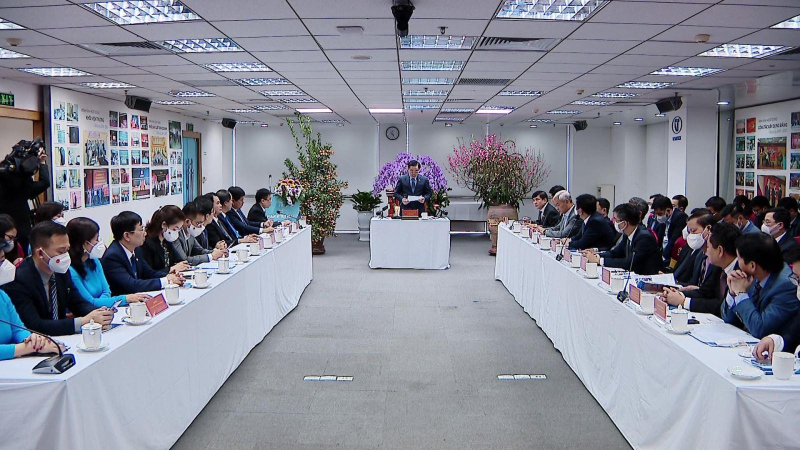 Chủ tịch Quốc hội thăm, làm việc với Tập đoàn dệt may Việt Nam