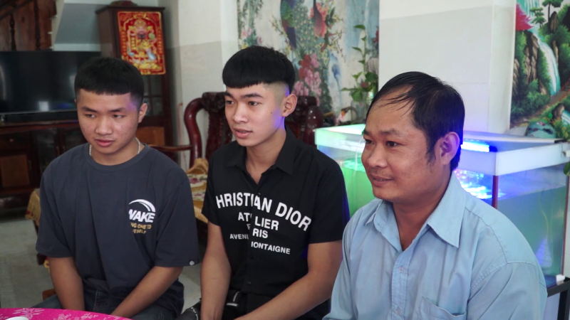 Anh em song sinh viết đơn tình nguyện nhập ngũ