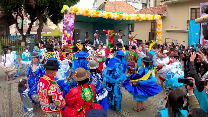 Rực rỡ lễ hội Carnival tại Bolivia