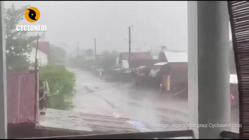 Bão Batsirai đổ bộ Madagascar