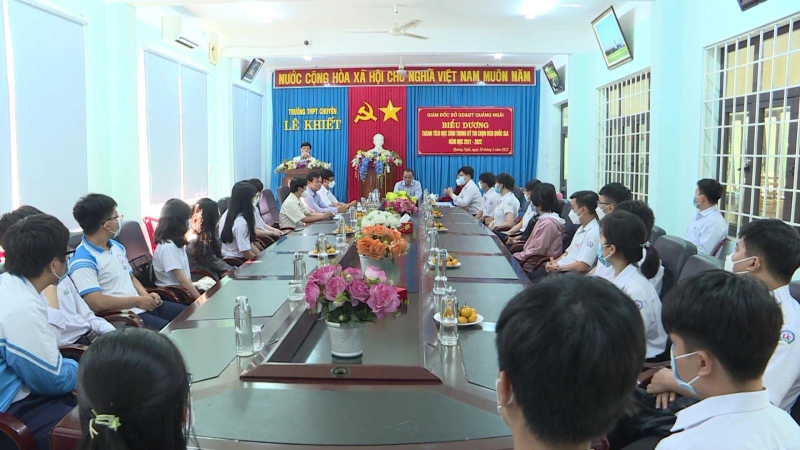 Sở giáo dục và đào tạo khen thưởng học sinh giỏi quốc gia