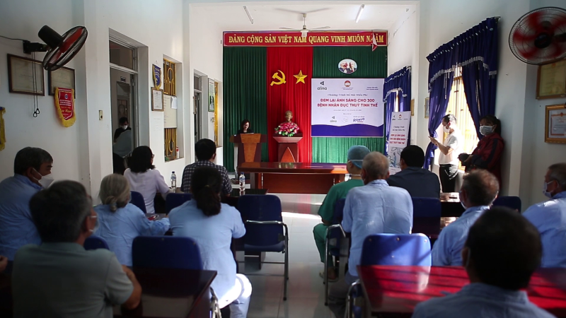 300 người d&acirc;n được mổ mắt miễn ph&iacute;