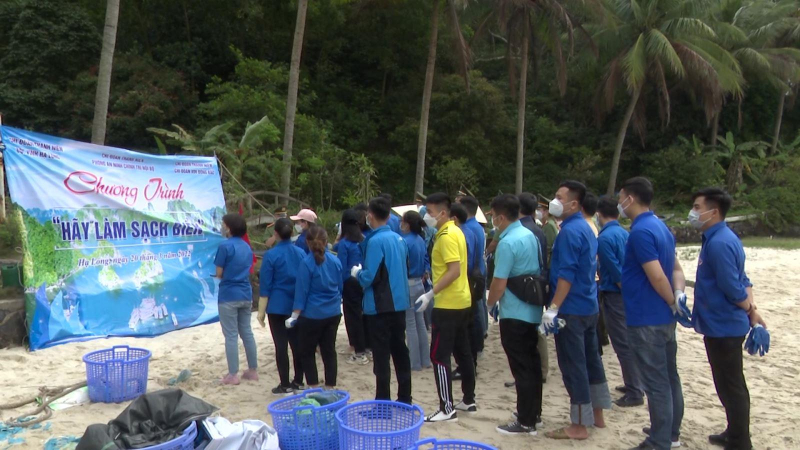 Chung tay l&agrave;m sạch m&ocirc;i trường vịnh Hạ Long