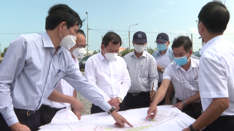 Chủ tịch UBND tỉnh Đặng Văn Minh kiểm tra dự án kè và khu dân cư Nam Sông Vệ