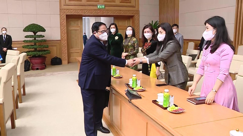 Thủ tướng gặp mặt phụ nữ tiêu biểu nhân Quốc tế Phụ nữ 8/3