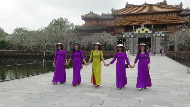 Huế miễn ph&iacute; v&eacute; tham quan cho phụ nữ mặc &aacute;o d&agrave;i