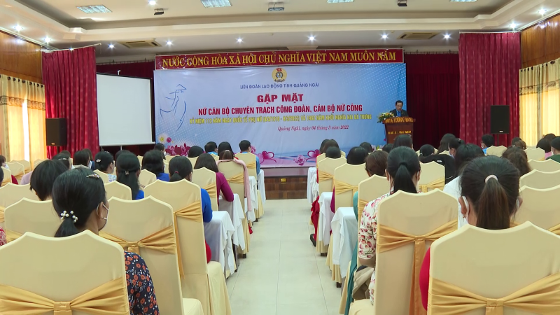 Gặp mặt nữ cán bộ Công đoàn, nữ công