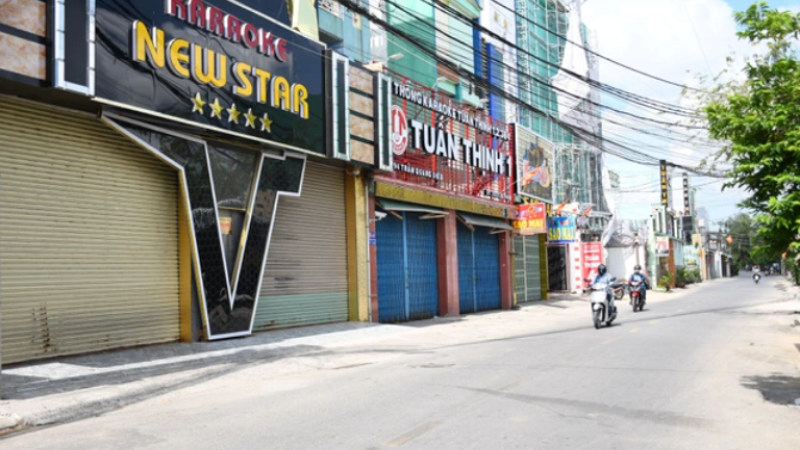 Quảng Ng&atilde;i mở cửa trở lại c&aacute;c hoạt động kinh doanh dịch vụ kh&ocirc;ng thiết yếu