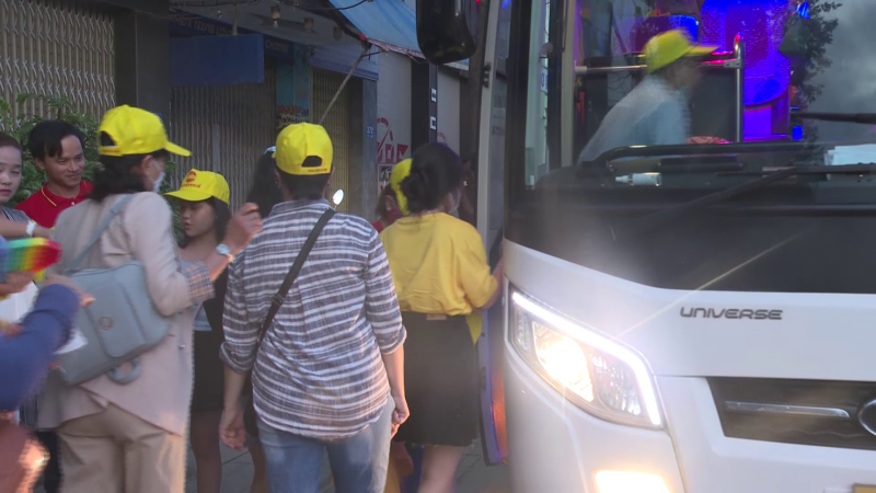 Lượng khách đi du lịch dịp lễ tăng cao