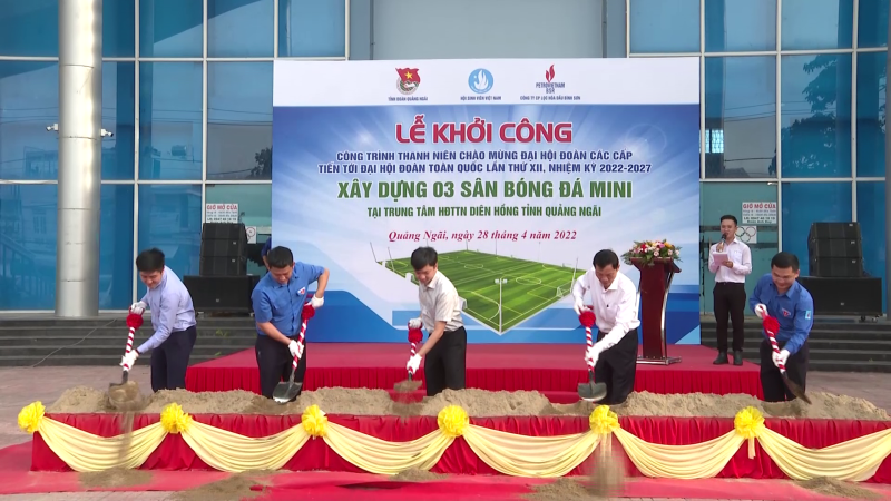 Khởi c&ocirc;ng x&acirc;y dựng 03 s&acirc;n b&oacute;ng đ&aacute; Mini cỏ nh&acirc;n tạo