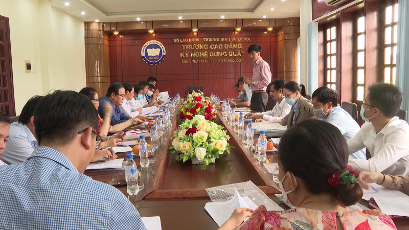 HĐND tỉnh gi&aacute;m s&aacute;t tại trung t&acirc;m đ&agrave;o tạo l&aacute;i xe, trường cao đẳng Kỹ nghệ Dung Quất