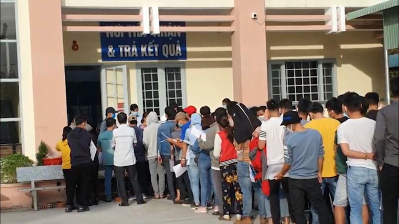 Bình Phước giải quyết tình trạng chen lấn trong giải quyết hồ sơ