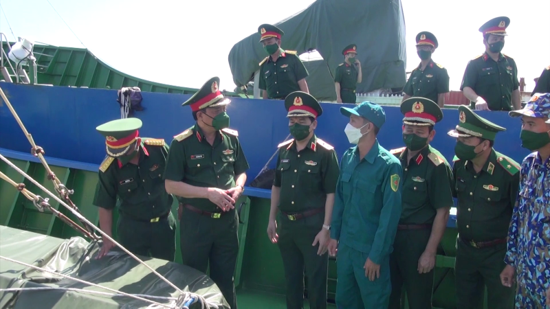 Bộ tổng tham mưu kiểm tra công tác sẵn sàng chiến đấu tại Quảng Ngãi