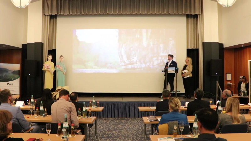 Quảng b&aacute; điểm đến du lịch Việt Nam với bạn b&egrave; Đức