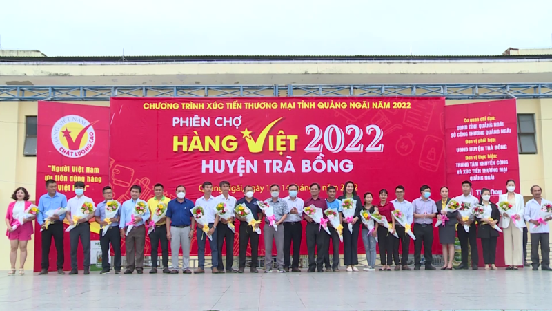 Phiên chợ hàng Việt tại huyện miền núi Trà Bồng