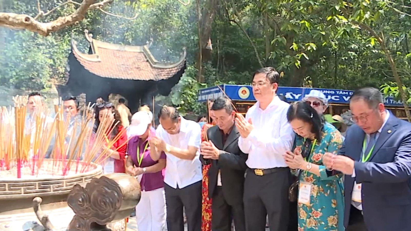 Tấm lòng kiều bào hướng về cội nguồn dân tộc