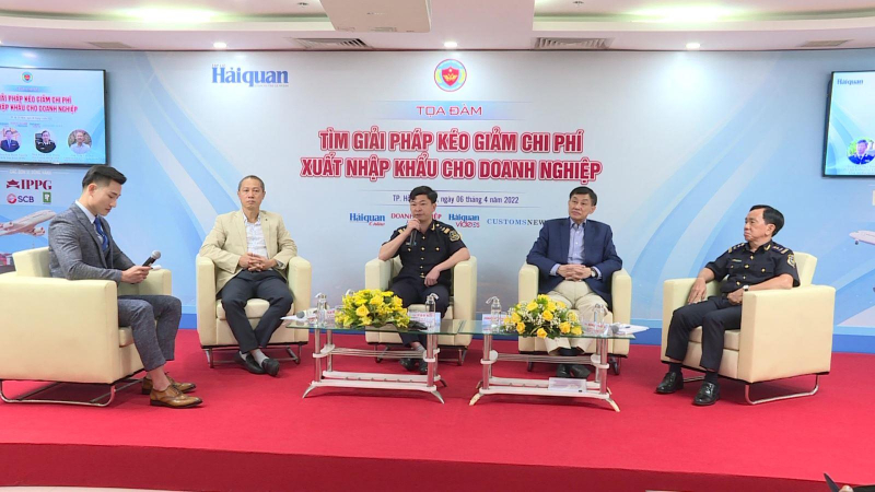 Kéo giảm phí xuất nhập khẩu cho doanh nghiệp