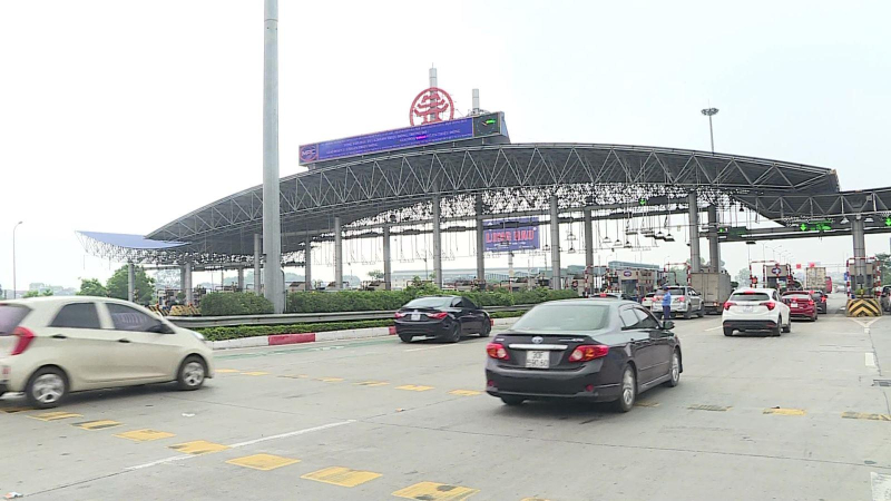 Phấn đấu 90% xe dán thẻ thu phí tự động