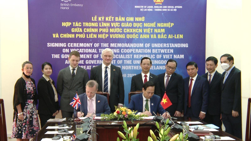 Việt Nam và Anh tăng cường hợp tác giáo dục nghề nghiệp