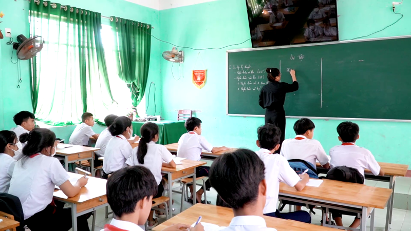 Gấp r&uacute;t &ocirc;n thi v&agrave;o lớp 10