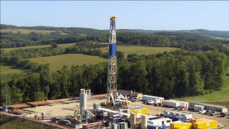 Gi&aacute; dầu thế giới tiếp tục tăng