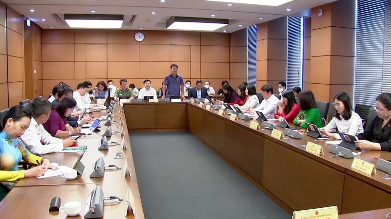 Đại biểu Quốc hội tỉnh Quảng Ngãi tham gia thảo luận tại Quốc Hội