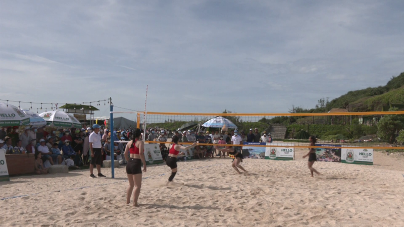 Đo&agrave;n thể thao huyện L&yacute; Sơn đạt giải nhất giải b&oacute;ng chuyền b&atilde;i biển nữ