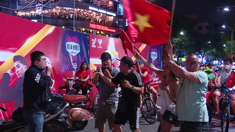 Người Hà Nội ăn mừng chiến thắng của U23 Việt Nam