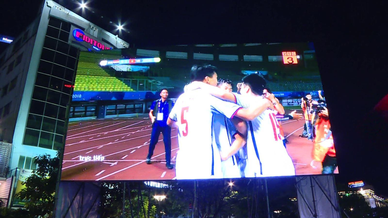 Cấm xe vào đường Nguyễn Huệ để cổ vũ cho U23 Việt Nam