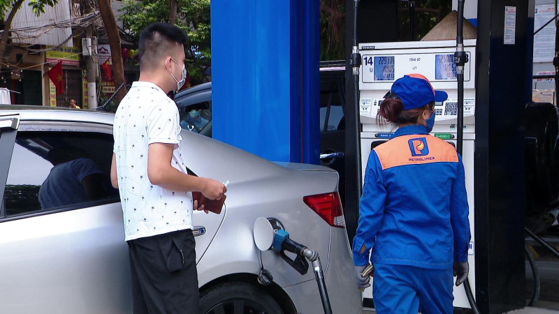 Ngày mai, giá xăng có thể tăng rất mạnh