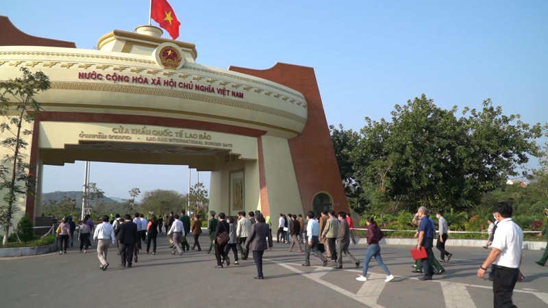 Mở lại nhiều cửa khẩu dọc biên giới Việt Nam - Lào
