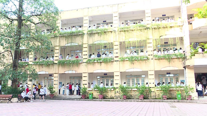 Không được thu tiền khi học sinh lớp 10 nhập học