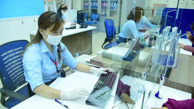 Từ 01/8, r&uacute;t tiết kiệm sớm vẫn được hưởng l&atilde;i suất cao