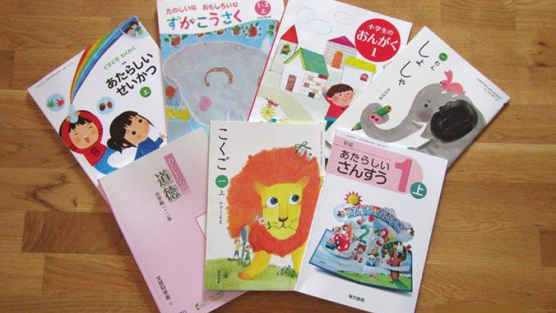 Cách các nước sử dụng sách giáo khoa