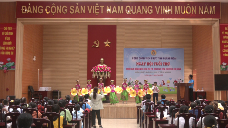 Công đoàn viên chức tỉnh tổ chức ngày hội tuổi thơ tại đảo Lý Sơn