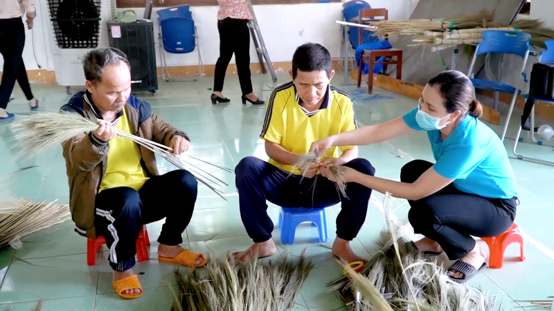 Quảng Ng&atilde;i trợ gi&uacute;p x&atilde; hội cho người t&acirc;m thần, trẻ tự kỷ v&agrave; người rối nhiễu t&acirc;m tr&iacute;