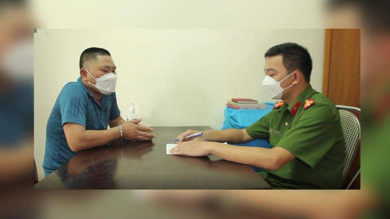 Bắt cựu kế to&aacute;n x&atilde; về tội lợi dụng chức vụ quyền hạn