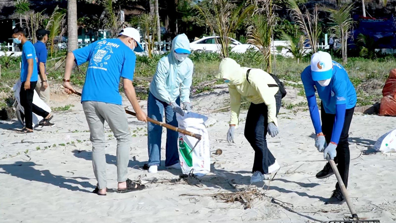 Chiến dịch làm sạch bãi biển Mỹ Khê