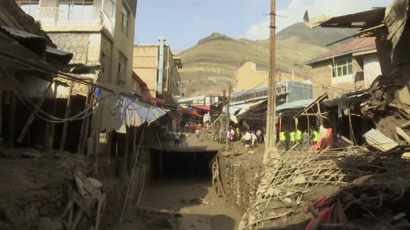 Lũ lụt nghiêm trọng gần thủ đô Iran