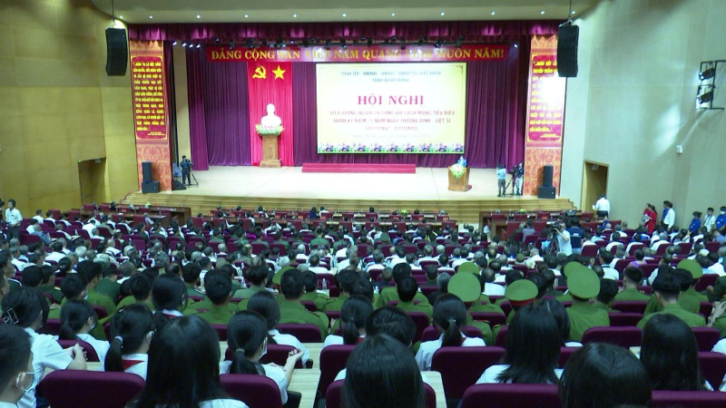 Bình Định biểu dương người có công với cách mạng