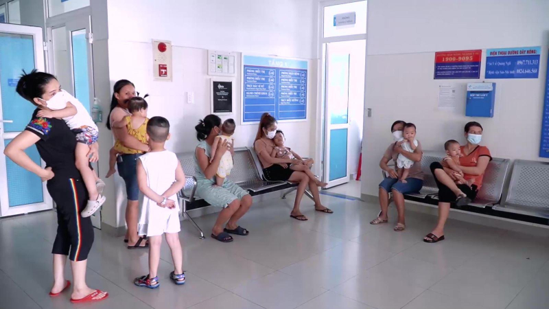 Cảnh báo trẻ mắc bệnh tay chân miệng thể nặng