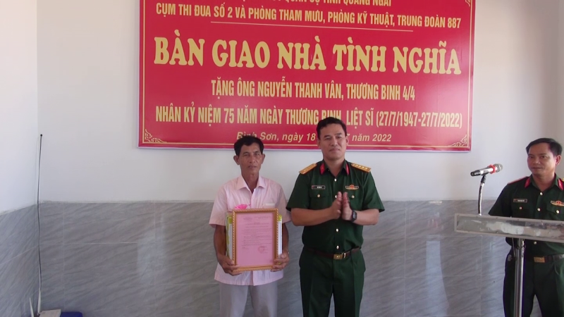 Bàn giao nhà tình nghĩa