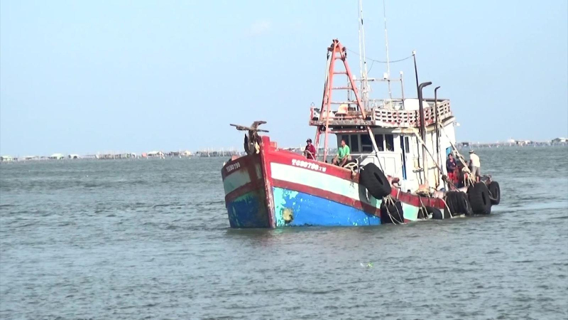 Bộ Tư lệnh Cảnh sát Biển 3 bắt giữ tàu dầu không rõ nguồn gốc.