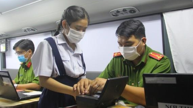 Hồ Chí Minh mở đợt 3 cao điểm cấp CCCD